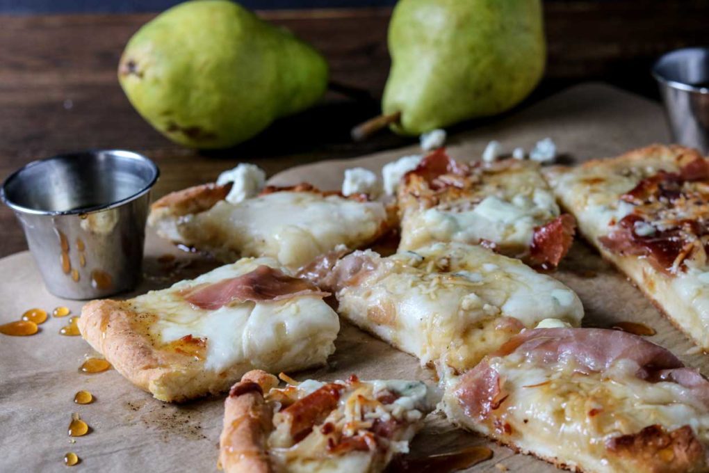 pear-gorgonzola-honey-gluten-free-pizza