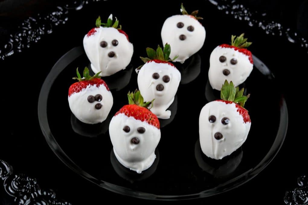 chocolate-covered-strawberry-ghosts